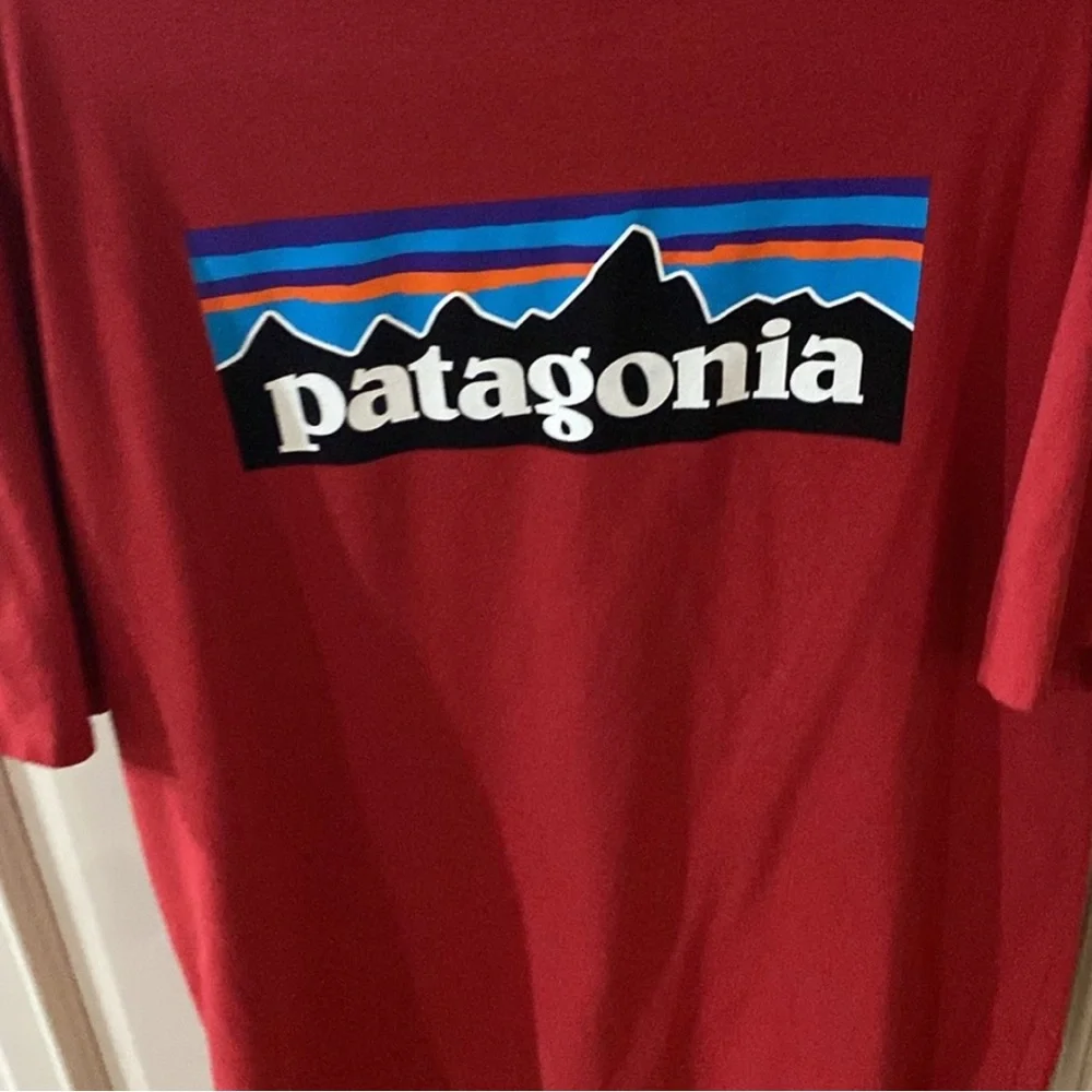Patagonia Red Short Sleeve Tee Classic Crew Neck - Picture 3 of 3